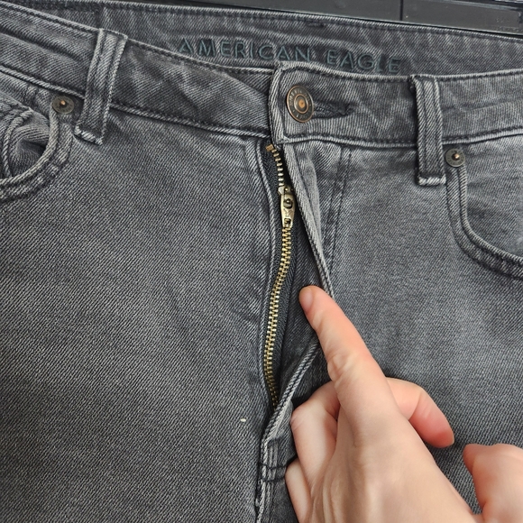 American Eagle Outfitters Vintage Black Wash Mom High Rise Jeans Size 6R - Picture 5 of 13